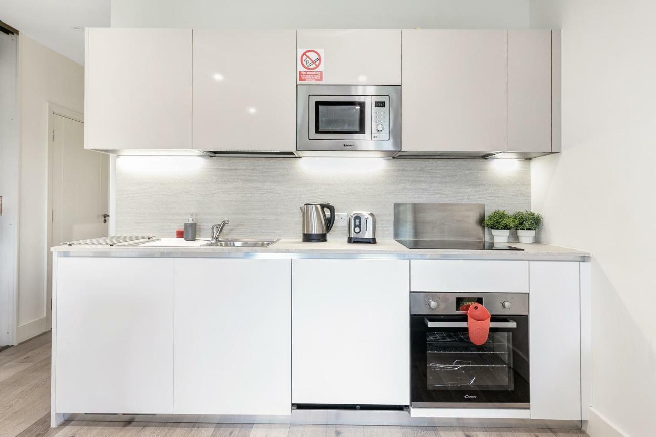 Mondial Apartments At Heathrowウェスト・ドレイトン、ロンドン エクステリア 写真