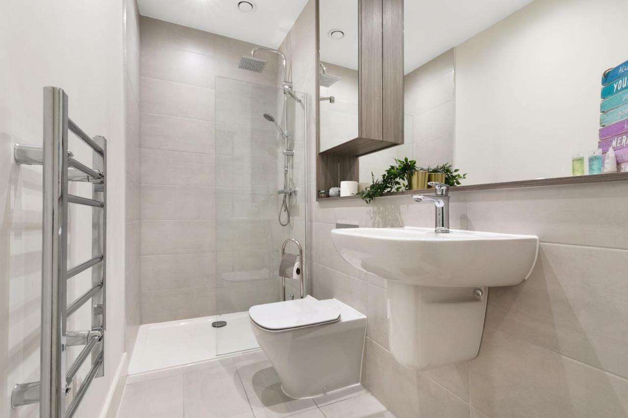 Mondial Apartments At Heathrowウェスト・ドレイトン、ロンドン エクステリア 写真