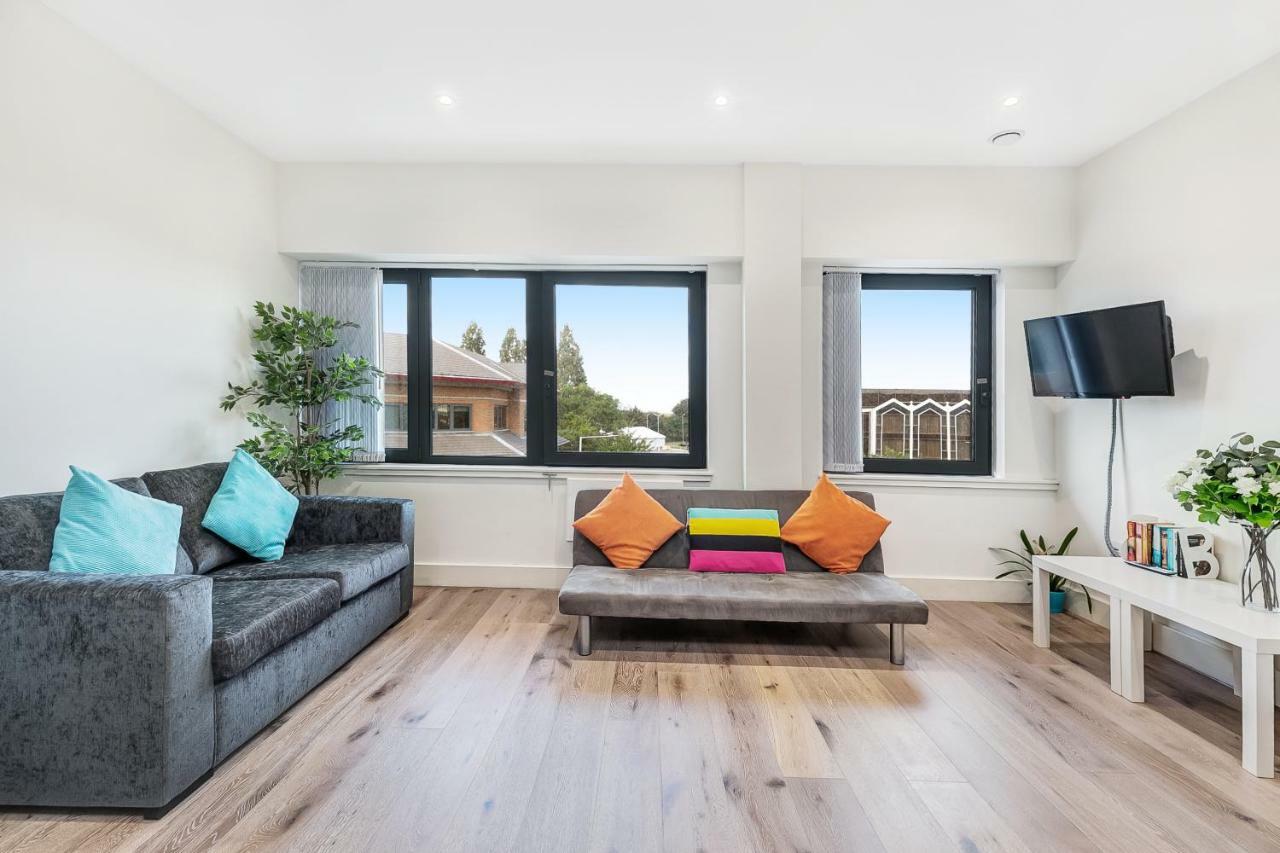 Mondial Apartments At Heathrowウェスト・ドレイトン、ロンドン エクステリア 写真
